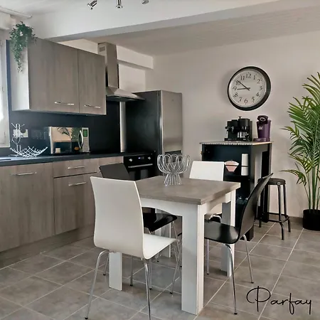 Semesterbostad Maison De Bourg Avec Terrasse Gerzat